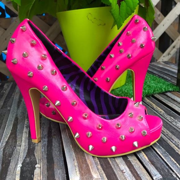 Abbey dawn by Avril Lavigne - Picture 5 of 5